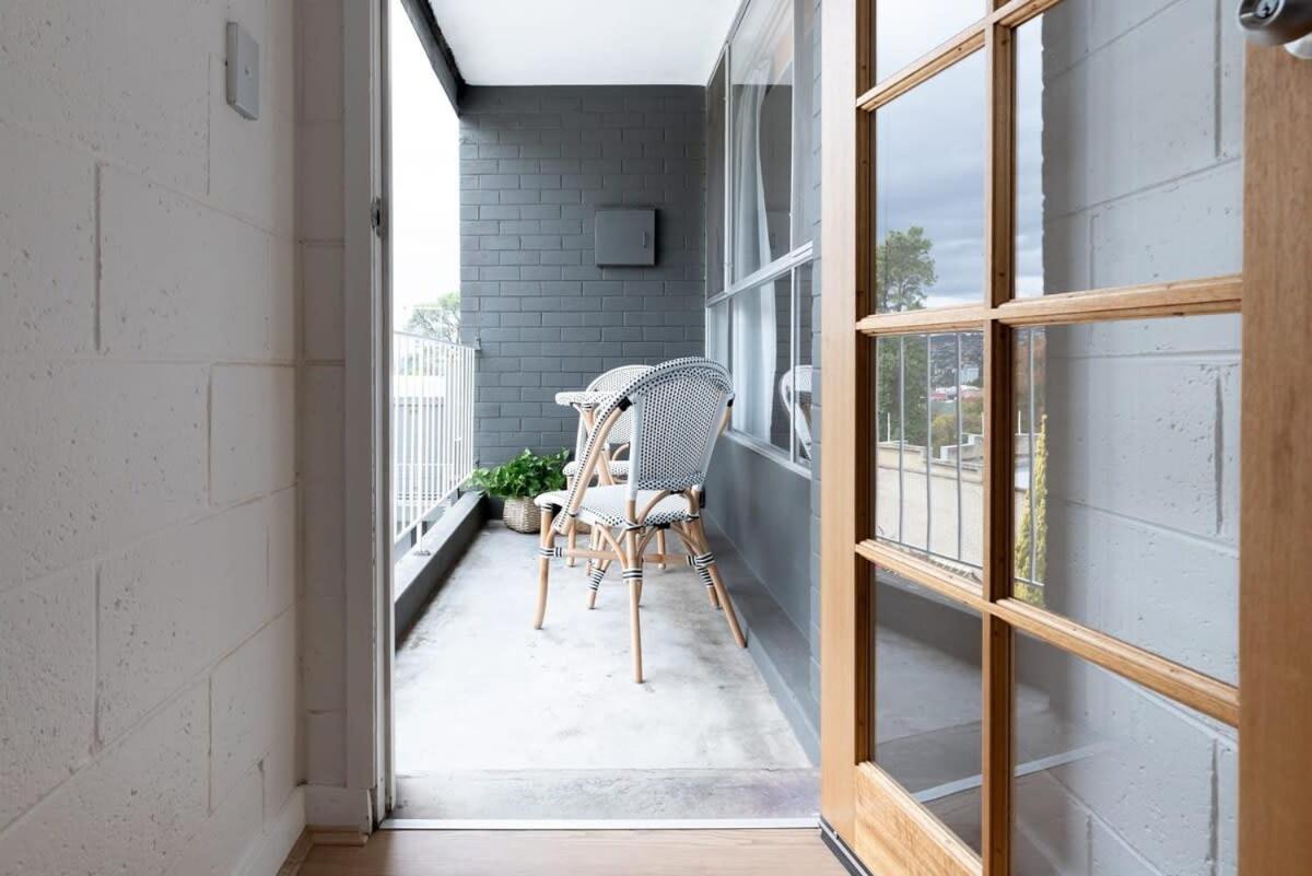 Parkside Near Cbd & Park With Parking